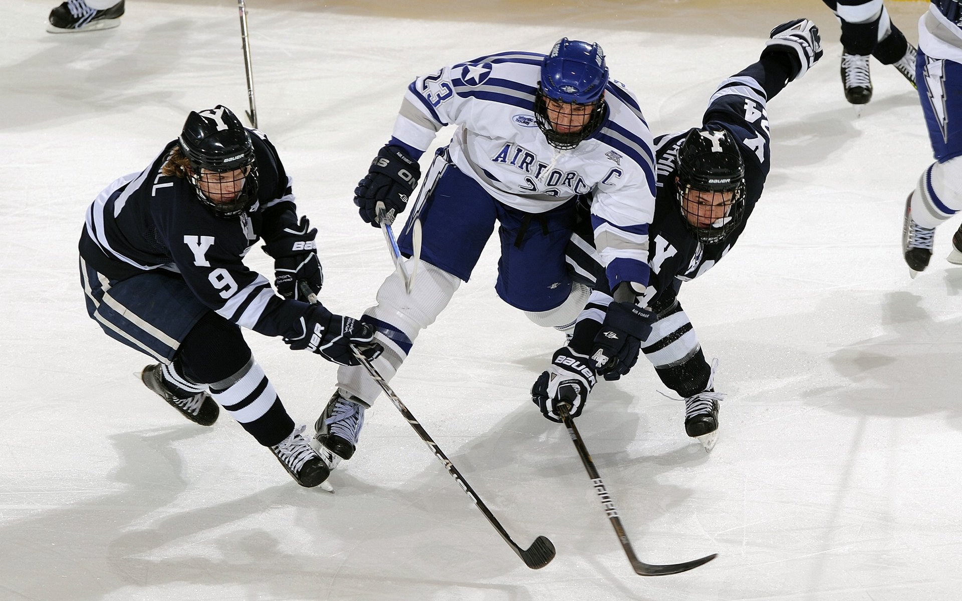 维尔·冯·威克：凭借强壮体魄，屡屡打破对方防线，为南非队提供优势