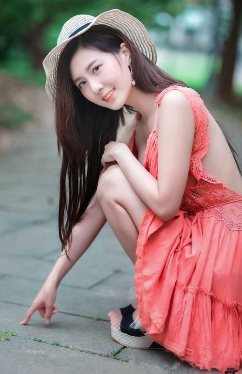 九游娱乐官网 (jiuyou)-巴塞罗那主力中场受伤，影响球队阵容完整性，巴塞罗那全队